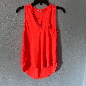 Sleeveless shirt